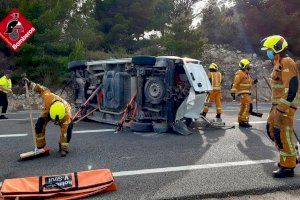 Bolca un vehicle després de patir un accident a Benissa - (foto 2)