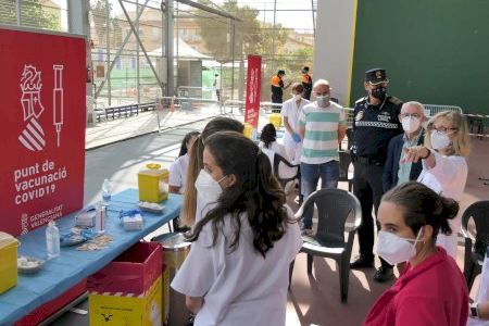 Alboraya inicia su primer día de vacunación masiva en la Ciutat de l'Esport