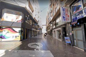 Una dona es posa de part al mig del carrer i dóna a llum de camí a l'hospital a Elx Una dona es posa de part al mig del carrer i dóna a llum de camí a l'hospital a Elx
