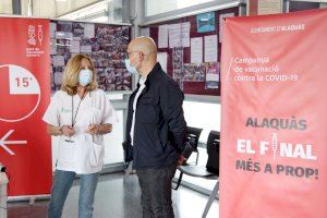 Un total de 750 persones passen diàriament pel punt de vacunació massiva d’Alaquàs