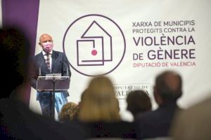 La Diputació de València compta ja amb més d'un centenar d'ajuntaments adherits a la seua Xarxa contra la violència masclista La Diputació de València compta ja amb més d'un centenar d'ajuntaments adherits a la seua Xarxa contra la violència masclista