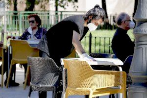 València suspèn les taxes de terrasses, mercats, quioscos i activitats culturals a l'aire lliure per al 2021 València suspèn les taxes de terrasses, mercats, quioscos i activitats culturals a l'aire lliure per al 2021