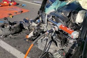 Fallece una mujer y tres personas resultan heridas en brutal choque frontal en Santa Pola - (foto 3) Fallece una mujer y tres personas resultan heridas en brutal choque frontal en Santa Pola - (foto 3)