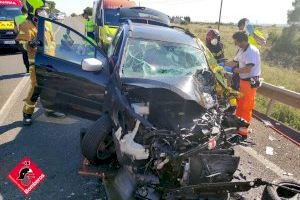 Fallece una mujer y tres personas resultan heridas en brutal choque frontal en Santa Pola - (foto 4) Fallece una mujer y tres personas resultan heridas en brutal choque frontal en Santa Pola - (foto 4)