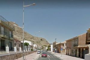 Un joven motorista sufre varias fracturas tras colisionar con un coche en Callosa de Segura