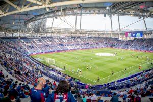 La pandemia obliga a habilitar estadios de fútbol para realizar oposiciones