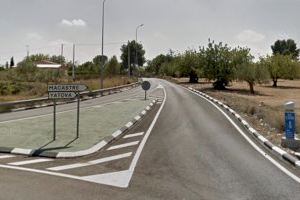 Un conductor resulta herido tras volcar el camión que conducía en Macastre