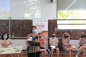 L’alumnat de l’IES Enric Valor de Castalla elabora tríptics sobre l’autor per a la Regidoria de Turisme