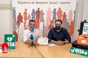 Sanitat instal·la tres nous punts per a emergències cardíaques en instal·lacions municipals