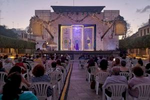 Alfafar recibe la ópera “El tutor burlat” en la plaza del Ayuntamiento Alfafar recibe la ópera “El tutor burlat” en la plaza del Ayuntamiento