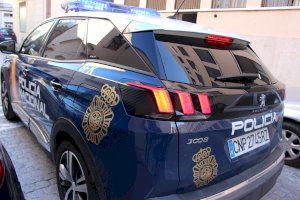 Una mujer agrede a su hija, la amenaza de muerte y muerde a su marido en ambas manos en Valencia
