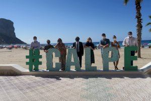 La playa del Arenal luce el nombre del municipio en letras gigantes realizadas con plásticos reciclados del Mediterráneo - (foto 4) La playa del Arenal luce el nombre del municipio en letras gigantes realizadas con plásticos reciclados del Mediterráneo - (foto 4)