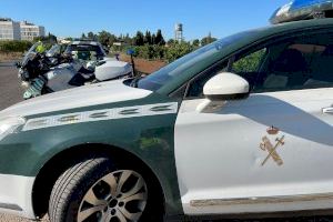 Desalojan un macrobotellón de mil personas en Torrevieja en una noche de fiesta pese a las restricciones Desalojan un macrobotellón de mil personas en Torrevieja en una noche de fiesta pese a las restricciones