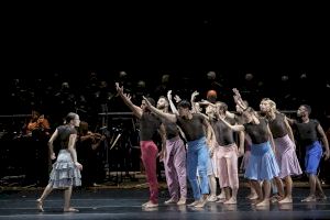 La Diputació de València estrena en el Principal el projecte itinerant de música i dansa ‘Temps d’abraçar’ - (foto 2) La Diputació de València estrena en el Principal el projecte itinerant de música i dansa ‘Temps d’abraçar’ - (foto 2)