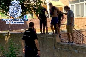 Pillados in fraganti mientras robaban en varias viviendas de Alicante Pillados in fraganti mientras robaban en varias viviendas de Alicante