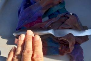 Un menor amenaza con un cuchillo a otro joven y le roba el móvil en Elche