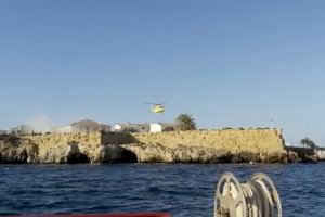 Rescatan a un joven tras resultar herido grave mientras se bañaba junto a un acantilado en Tabarca