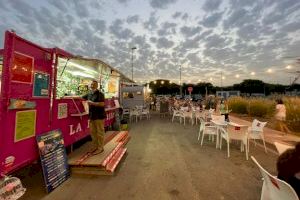 Los «food trucks» han llegado a la playa para quedarse todo el verano