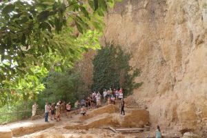 Aforament complet en la jornada de portes obertes del  jaciment prehistòric de El Salt - (foto 3)