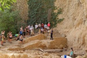 Aforament complet en la jornada de portes obertes del  jaciment prehistòric de El Salt - (foto 4)