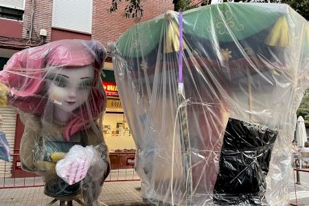 Els primers ninots prenen els carrers de València