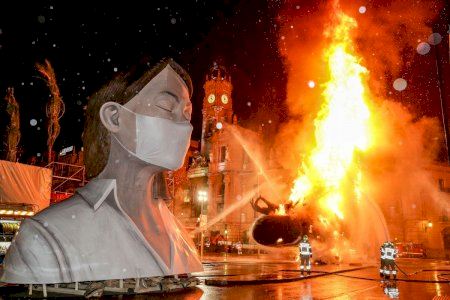 La Cremà de les falles reajusta el seu horari pel toc de queda