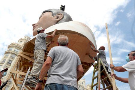 València inicia el muntatge de la falla municipal