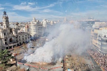 Diverses “mascletaes” i castells artificials inundaran el cel de València aquestes Falles