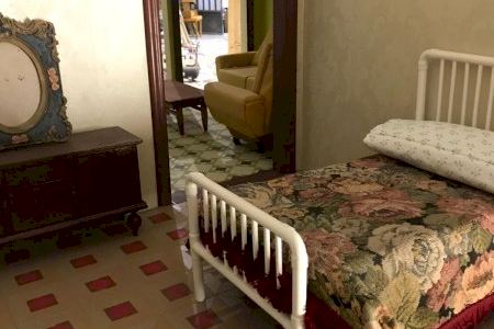 La primera falla experimental de Na Jordana representa el desnonament a Ciutat Vella