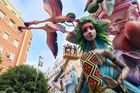 Cau un remat de la falla Sueca - Literat Azorín de València