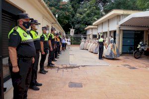 Las Falleras Mayores de Torrent asisten a la tradicional visita a Policía Nacional, Policía Local y Protección Civil - (foto 2)