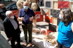 El Arzobispo visita la falla solidaria de MAIDES y destaca de la Fundación su “caridad y atención a los más desamparados” - (foto 3)