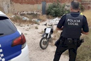 Un menor sense carnet condueix de manera temerària per Elx un ciclomotor sense documentació
