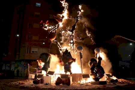 La Cremà posa punt i final a les anhelades Falles 2021 a Torrent