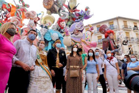 Inés Arrimadas visita les Falles de València
