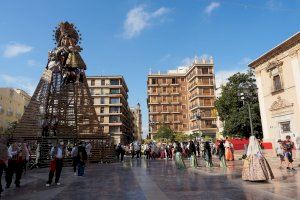Les Reines Falleres de Borriana i les seues corts, en l'Ofrena a la Mare de Déu a València - (foto 12)