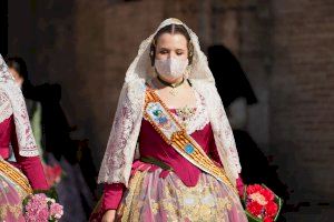 Les Reines Falleres de Borriana i les seues corts, en l'Ofrena a la Mare de Déu a València - (foto 8)