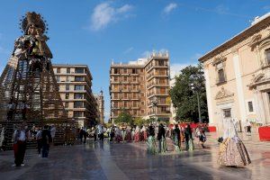 Les Reines Falleres de Borriana i les seues corts, en l'Ofrena a la Mare de Déu a València - (foto 11)