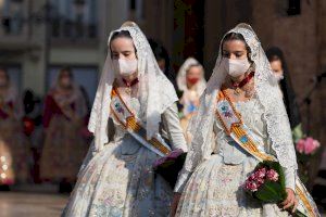 Les Reines Falleres de Borriana i les seues corts, en l'Ofrena a la Mare de Déu a València - (foto 4)