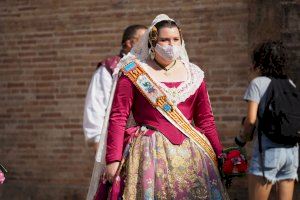 Les Reines Falleres de Borriana i les seues corts, en l'Ofrena a la Mare de Déu a València - (foto 6)