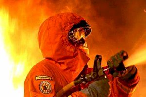 Els bombers preparen el dispositiu de la Nit de la Cremà en 140 monuments fallers Els bombers preparen el dispositiu de la Nit de la Cremà en 140 monuments fallers