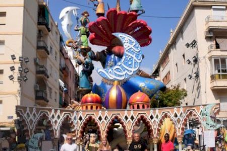 La falla Duque de Gaeta indulta la Mezquita y luna musulmana