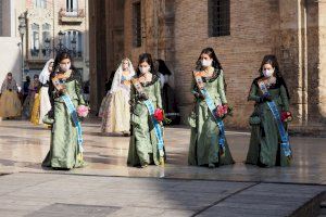 Les Reines Falleres de Borriana i les seues corts, en l'Ofrena a la Mare de Déu a València - (foto 10)