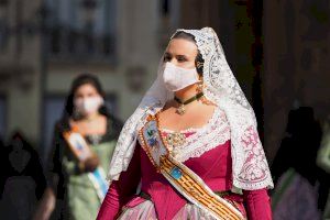 Les Reines Falleres de Borriana i les seues corts, en l'Ofrena a la Mare de Déu a València - (foto 9)