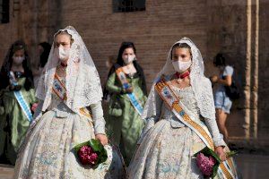 Les Reines Falleres de Borriana i les seues corts, en l'Ofrena a la Mare de Déu a València - (foto 5)