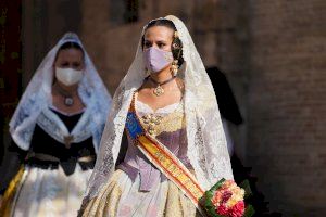 Les Reines Falleres de Borriana i les seues corts, en l'Ofrena a la Mare de Déu a València - (foto 15)