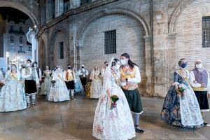 La fallera mayor de Valencia concluye la ofrenda floral a la Virgen de los Desamparados pidiéndole que el mundo fallero sea instrumento para “el bien común y la convivencia” - (foto 3) La fallera mayor de Valencia concluye la ofrenda floral a la Virgen de los Desamparados pidiéndole que el mundo fallero sea instrumento para “el bien común y la convivencia” - (foto 3)