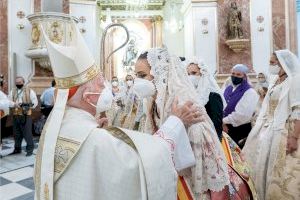 La fallera mayor de Valencia concluye la ofrenda floral a la Virgen de los Desamparados pidiéndole que el mundo fallero sea instrumento para “el bien común y la convivencia” - (foto 5) La fallera mayor de Valencia concluye la ofrenda floral a la Virgen de los Desamparados pidiéndole que el mundo fallero sea instrumento para “el bien común y la convivencia” - (foto 5)
