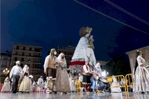 La fallera mayor de Valencia concluye la ofrenda floral a la Virgen de los Desamparados pidiéndole que el mundo fallero sea instrumento para “el bien común y la convivencia” - (foto 12) La fallera mayor de Valencia concluye la ofrenda floral a la Virgen de los Desamparados pidiéndole que el mundo fallero sea instrumento para “el bien común y la convivencia” - (foto 12)