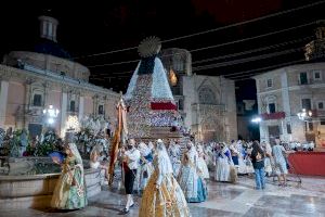La fallera mayor de Valencia concluye la ofrenda floral a la Virgen de los Desamparados pidiéndole que el mundo fallero sea instrumento para “el bien común y la convivencia” - (foto 13) La fallera mayor de Valencia concluye la ofrenda floral a la Virgen de los Desamparados pidiéndole que el mundo fallero sea instrumento para “el bien común y la convivencia” - (foto 13)
